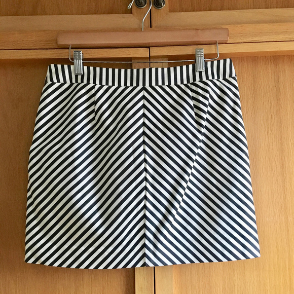 ⚡️ J Crew Black White Stripe Chevron Mini Skirt - Picture 2 of 5